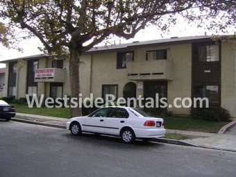 Primary Photo - 101 Roycroft Ave