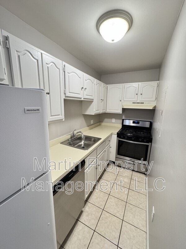 Building Photo - 22 Kenmar Dr