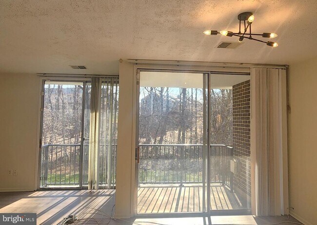 Foto del edificio - 10244 Prince Pl