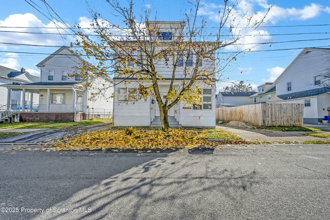 Building Photo - 53 Sobieski St