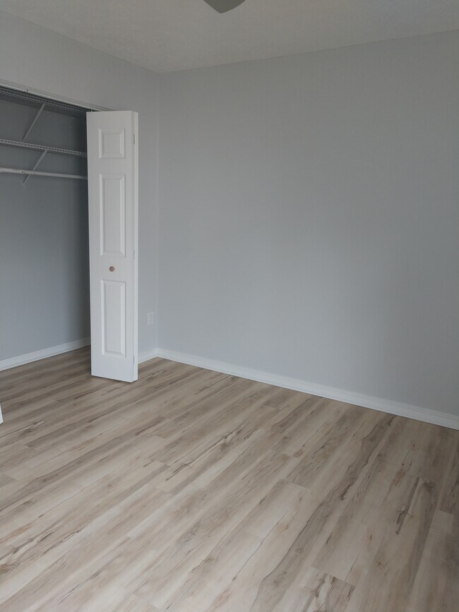 bedroom - 2510 W 9th St