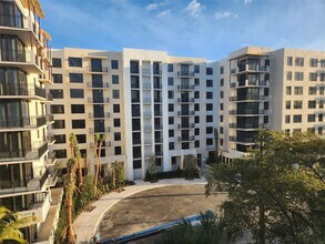 Building Photo - 17890 W Dixie Hwy