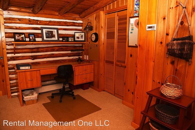 Building Photo - 4 br, 2.5 bath House - 1447 E. River Rd