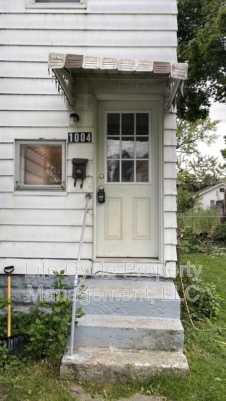 Foto principal - 1004 Chatham St NW