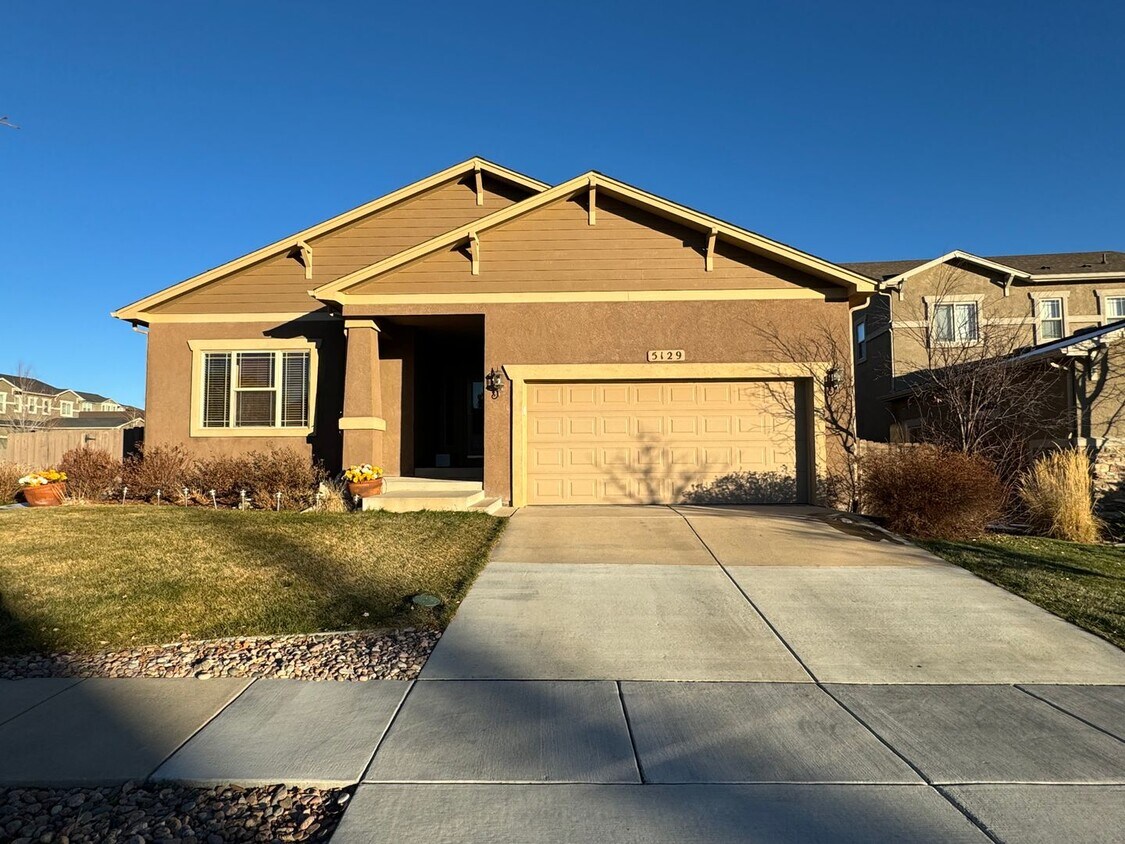 Primary Photo - Amazing Corner Lot Ranch Style Home in Cor...