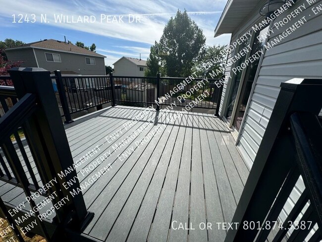 Building Photo - Beautiful 4 Bed - 2 Bath Home - Pet Friend...