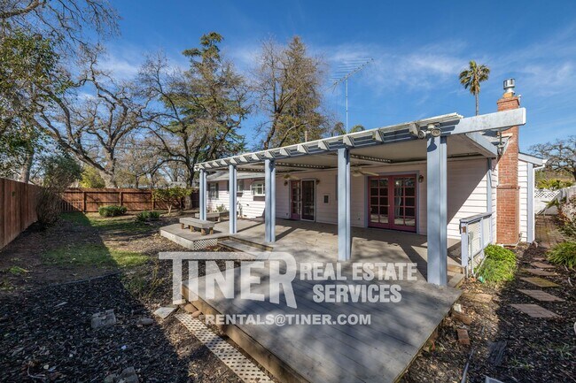 Building Photo - Carmichael Home with 2 Master Suites