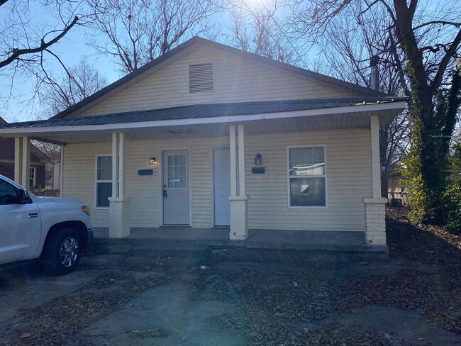 Foto del edificio - 817 W Matthews Ave