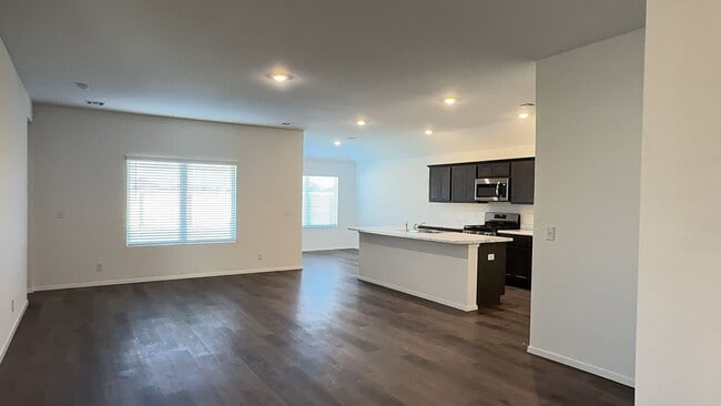 Foto del edificio - Welcome to your beautiful new construction...