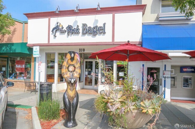 Foto del edificio - 648 University Ave