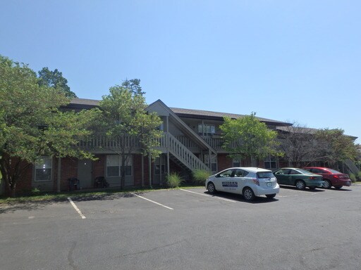 Building Photo - 2408 Whitegate Dr