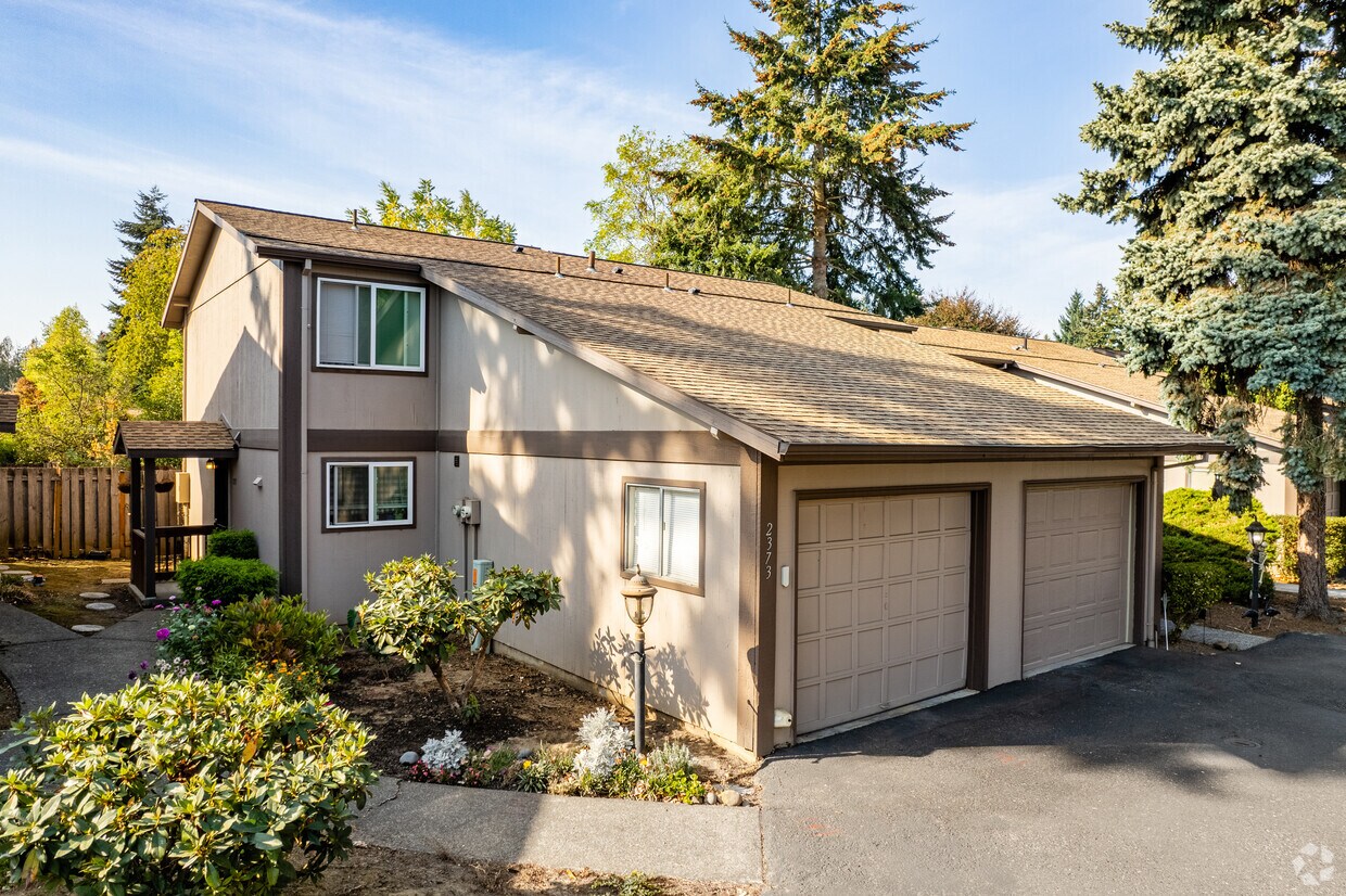 Primary Photo - Jennifer Woods Condominium