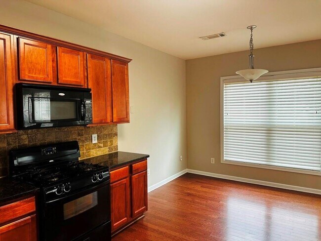 Foto del edificio - 5570 Weddington Dr