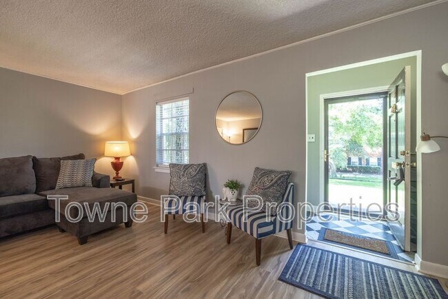 Foto del edificio - 2846 Walton Wy