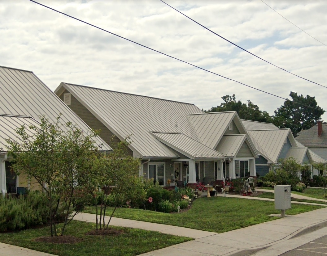 Primary Photo - 840 Victoria Ave