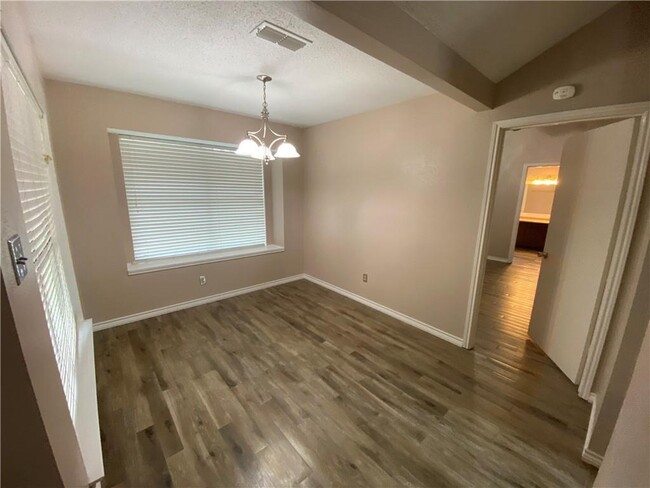 Foto del edificio - 511 Battlecreek Ln