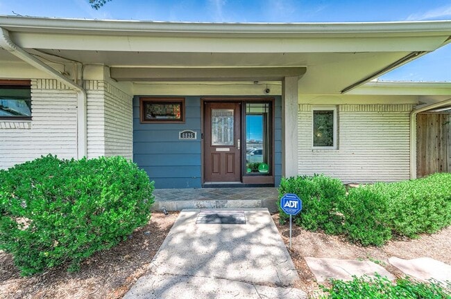 Building Photo - 6825 Bellgreen Dr