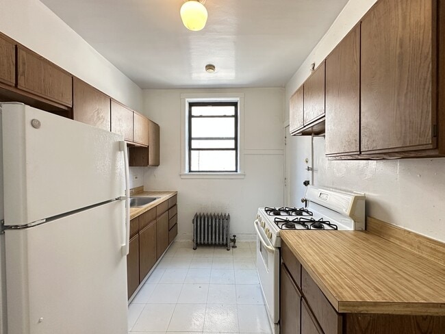 Building Photo - 2434 N Sawyer Ave