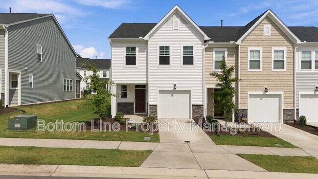 Building Photo - 5811 Woodlawn Dr