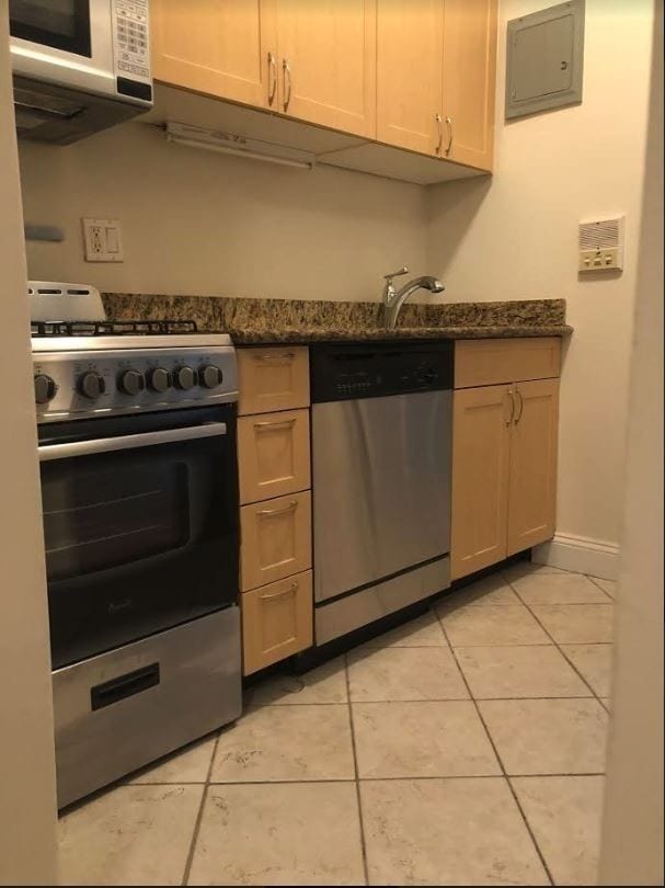 Primary Photo - 106 Riverside Dr