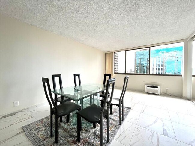 Building Photo - Kukui Plaza: Renovated 1 Bed, 1 Bath Condo...