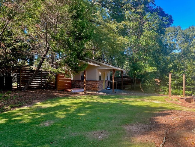 Foto del edificio - Super Cute One Level Home 1 mile from Toom...