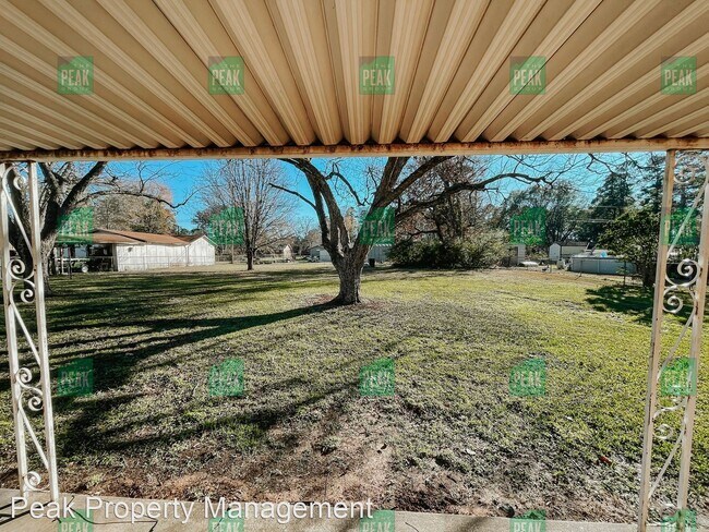 Building Photo - 3 br, 1 bath House - 202 Starlite Dr