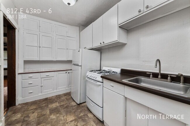 Foto del edificio - 812 E 43rd-6