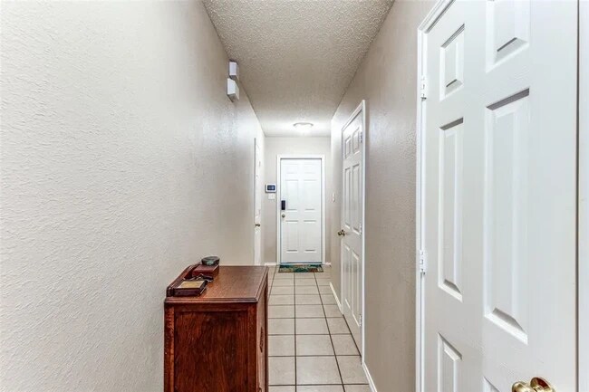 Building Photo - 7556 Kings Trl