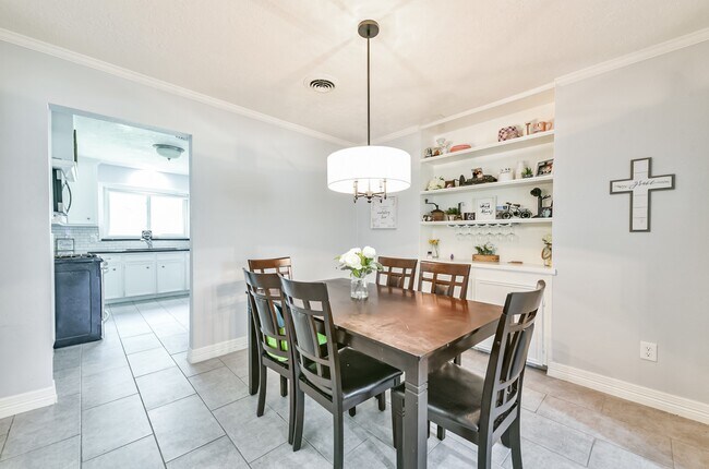 Foto del edificio - 4702 Maple St
