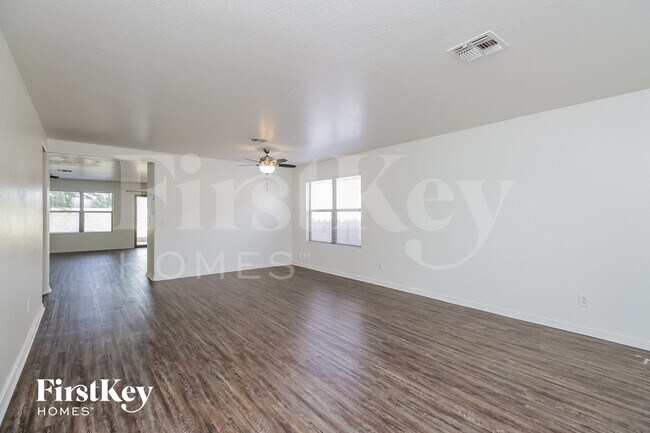 Building Photo - 8526 E Meseto Ave