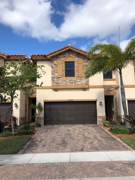 Foto del edificio - 9575 Town Parc Cir S