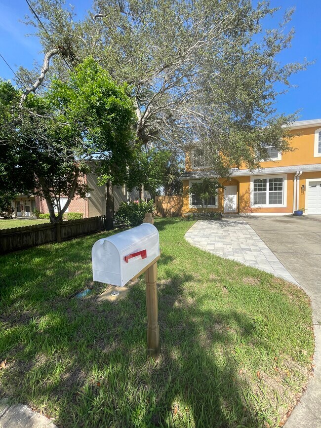 Foto del edificio - 123 Kenwood Ave