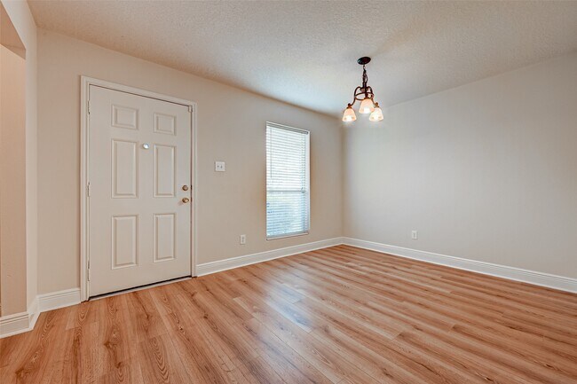 Building Photo - 7218 Fox Cub Ln