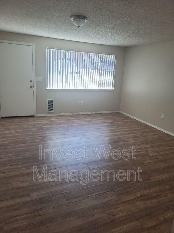 Foto del edificio - 2815 E 19 St