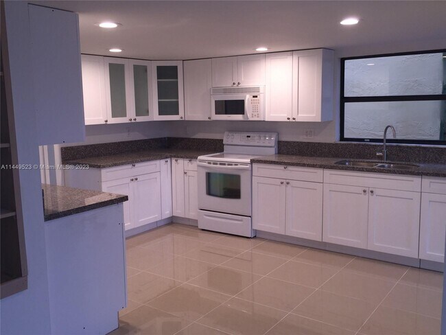Building Photo - 9912 SW 147th Pl