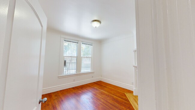 Building Photo - 1223 Laguna