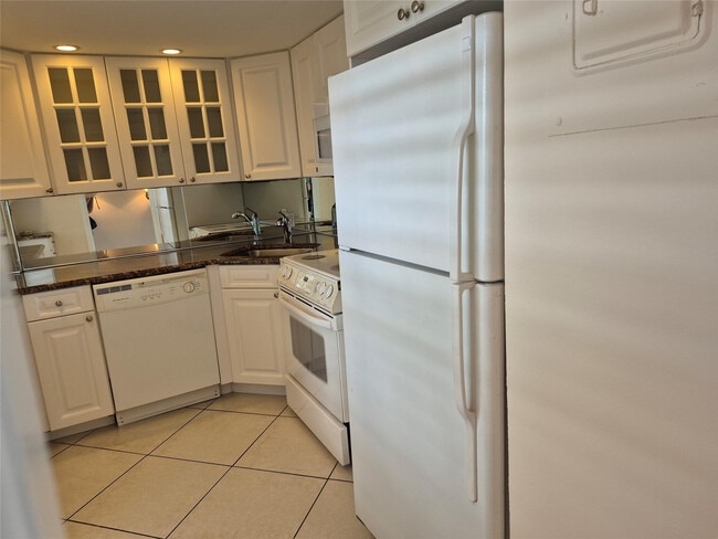 Building Photo - 2650 S Course Dr