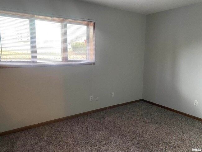 Building Photo - 3240 Parkwild Dr