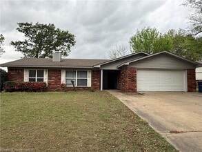 Building Photo - 3112 S 64th Cir