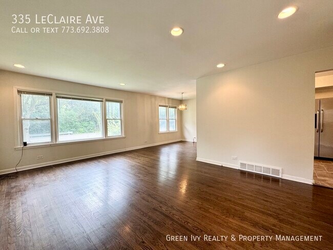 Foto del edificio - 335 Leclaire Ave