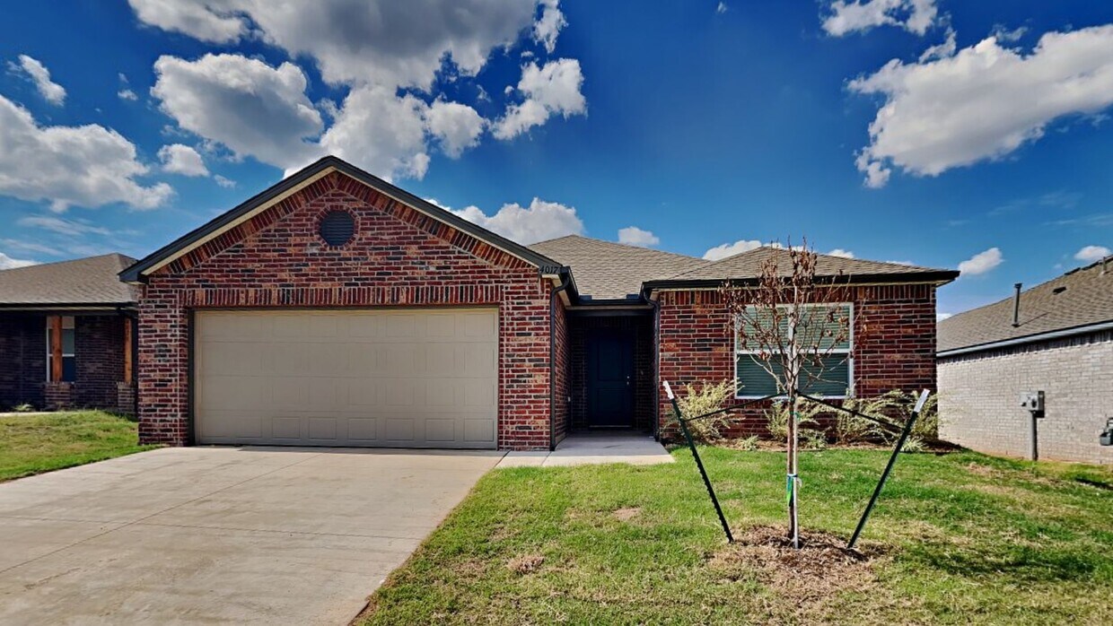 Foto principal - Brand New Spacious 4 Bedroom 2 Bath Home in Mustang Schools