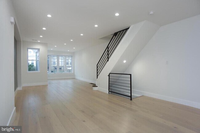 Foto del edificio - 5844 Fernwood St