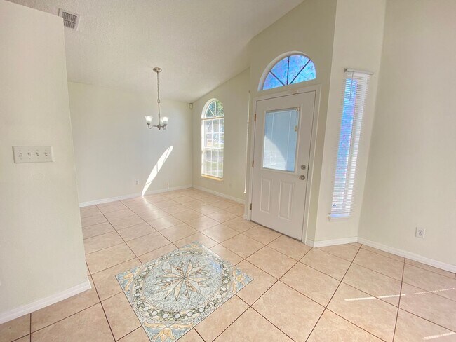 Foto del edificio - 3 Bedroom / 2 Bath Home in Winter Springs !