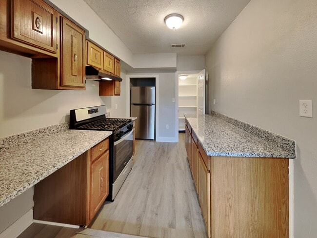 Foto del edificio - Move-In Ready 4BR Home in Arlington | Sunroom & Large Yard near DFW