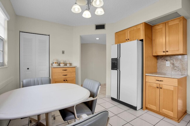 Building Photo - 1605 Abaco Dr