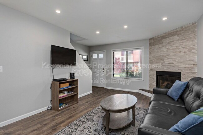 Foto del edificio - 3039 S Cantrell Ln