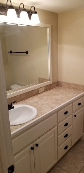 Building Photo - 3165 N Barnsbury Terrace