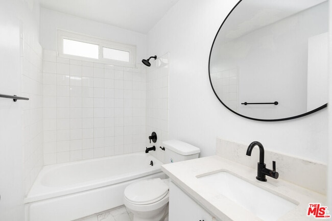 Building Photo - 114 S Gramercy Pl