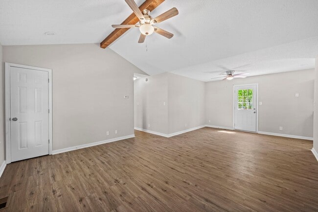 Building Photo - Beautifully Renovated Home!